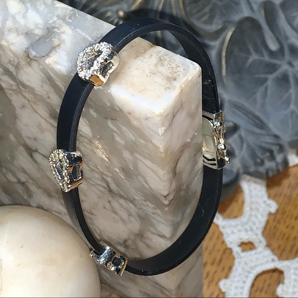 Bracelet with 3 Sliding Rhinestone Hearts - Picture 2 of 8